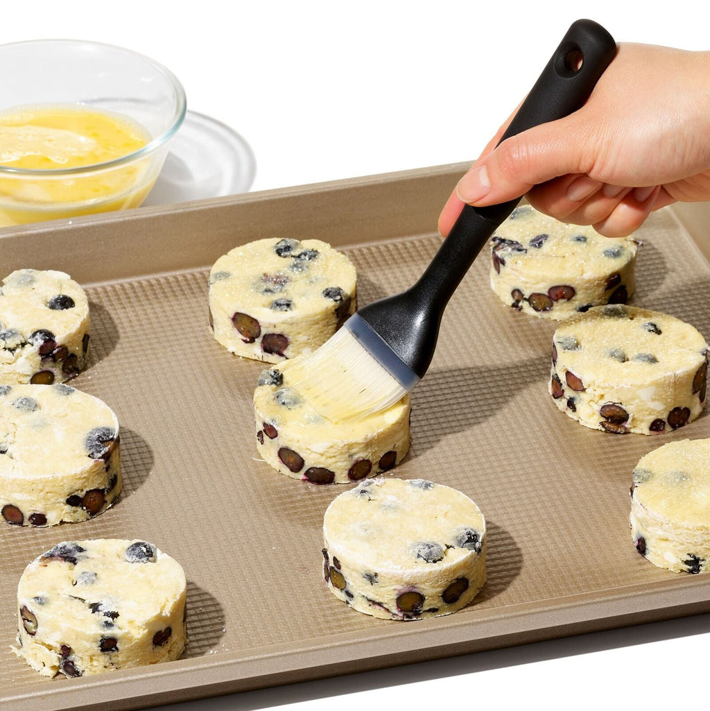 oxo-good-grips-silicone-pastry-brush-k6 1071062v1_detailed_product_view_5.jpeg