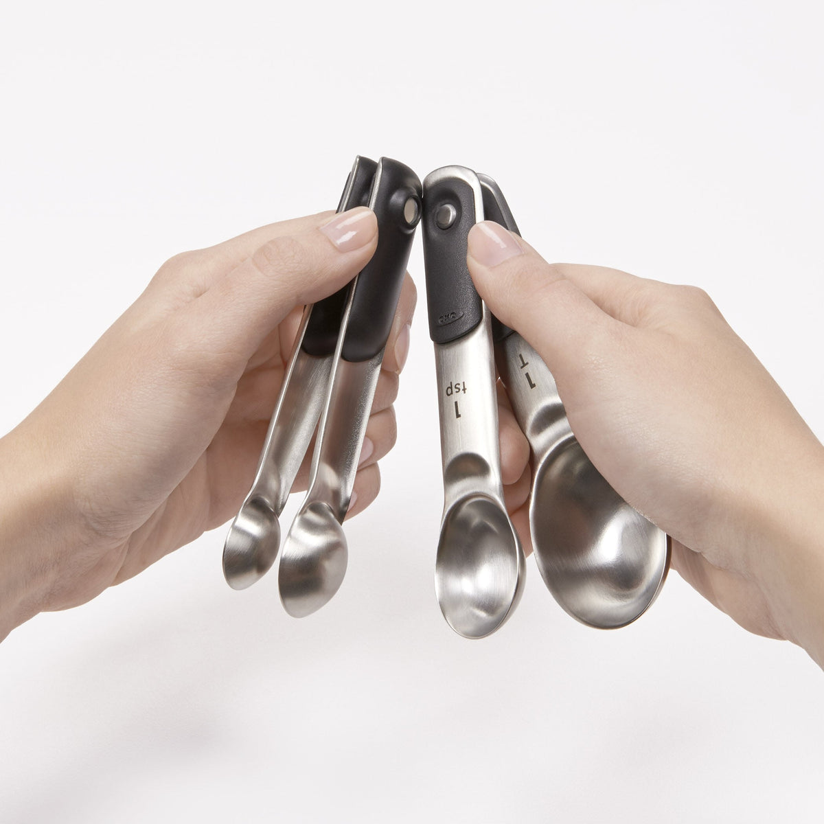 stainless-steel-measuring-spoons-f0 11132100_4_oxogoodgrips_stainlesssteelmeasuringspoons.jpg