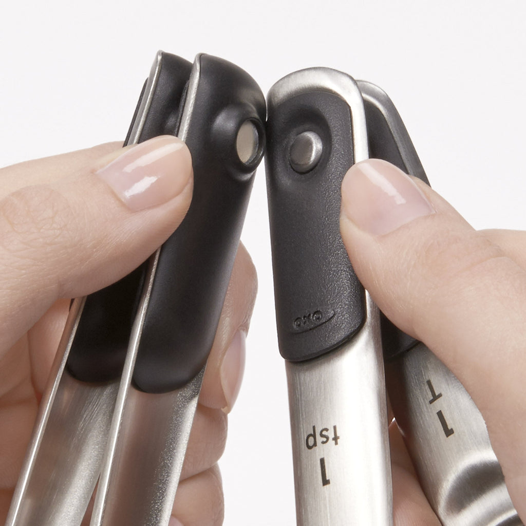 stainless-steel-measuring-spoons-f0 11132100_5_oxogoodgrips_stainlesssteelmeasuringspoons.jpg