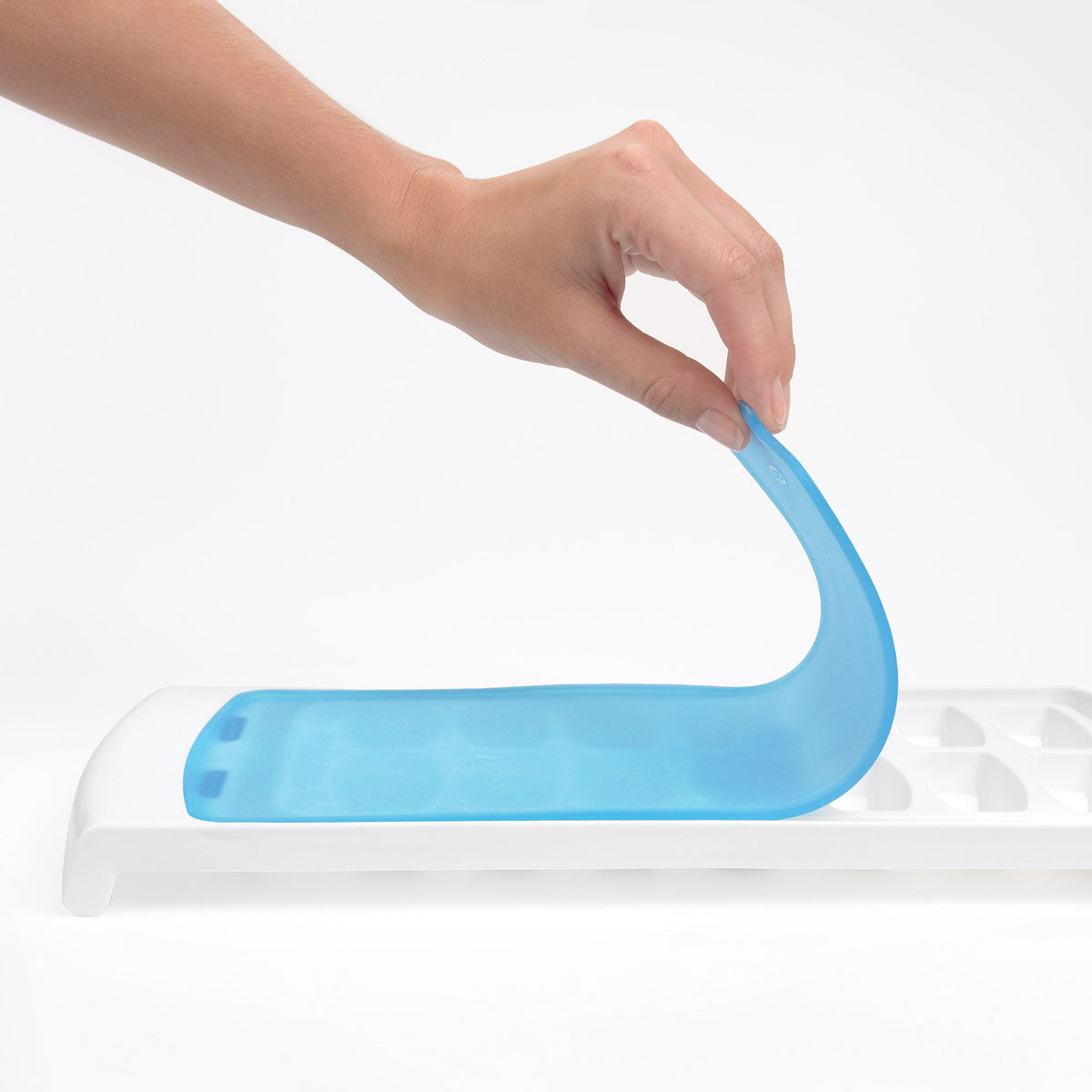 no-spill-ice-cube-tray-i9 1132080_5_no-spill_ice_cube_tray.jpg