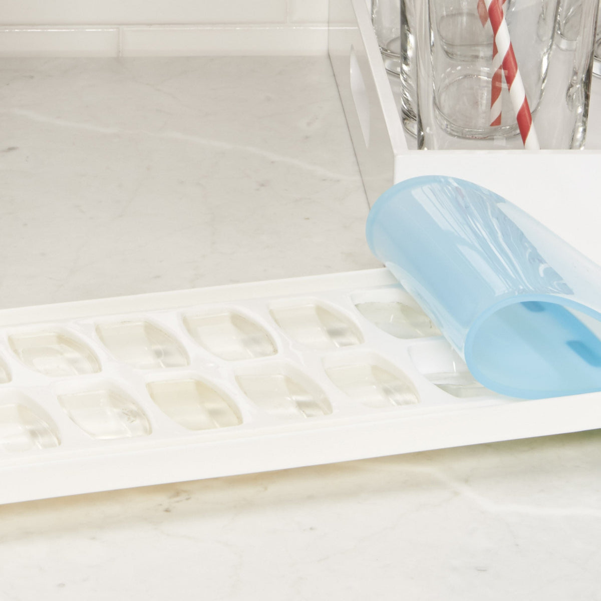 no-spill-ice-cube-tray-i9 1132080_9_no-spill_ice_cube_tray.jpg