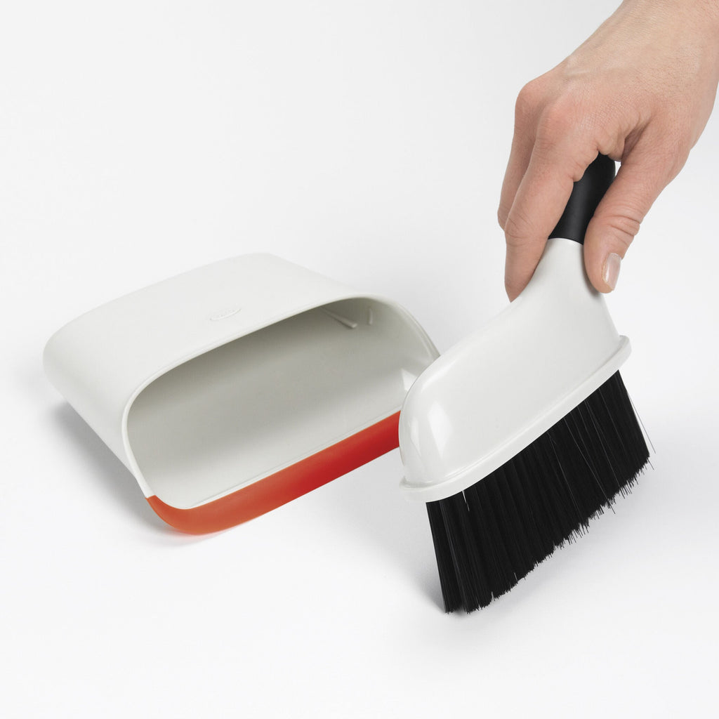 compact-dustpan-and-brush-set-y0 1334280_3_compact_dustpan_brush_set.jpg