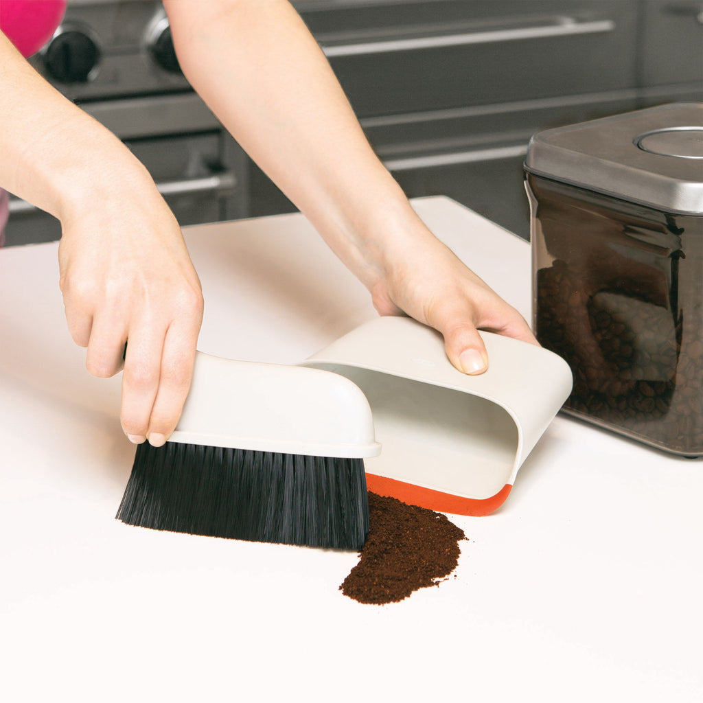 compact-dustpan-and-brush-set-y0 1334280_8_compact_dustpan_brush_set.jpg