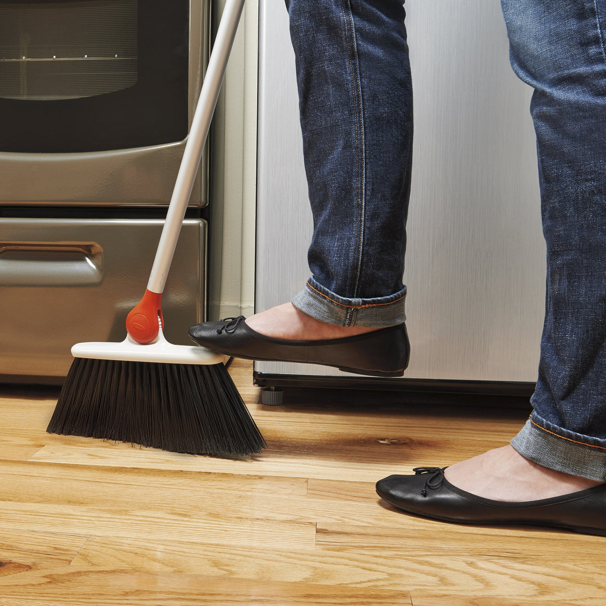 any-angle-broom-w9 1336580_6_any-angle_broom.jpg