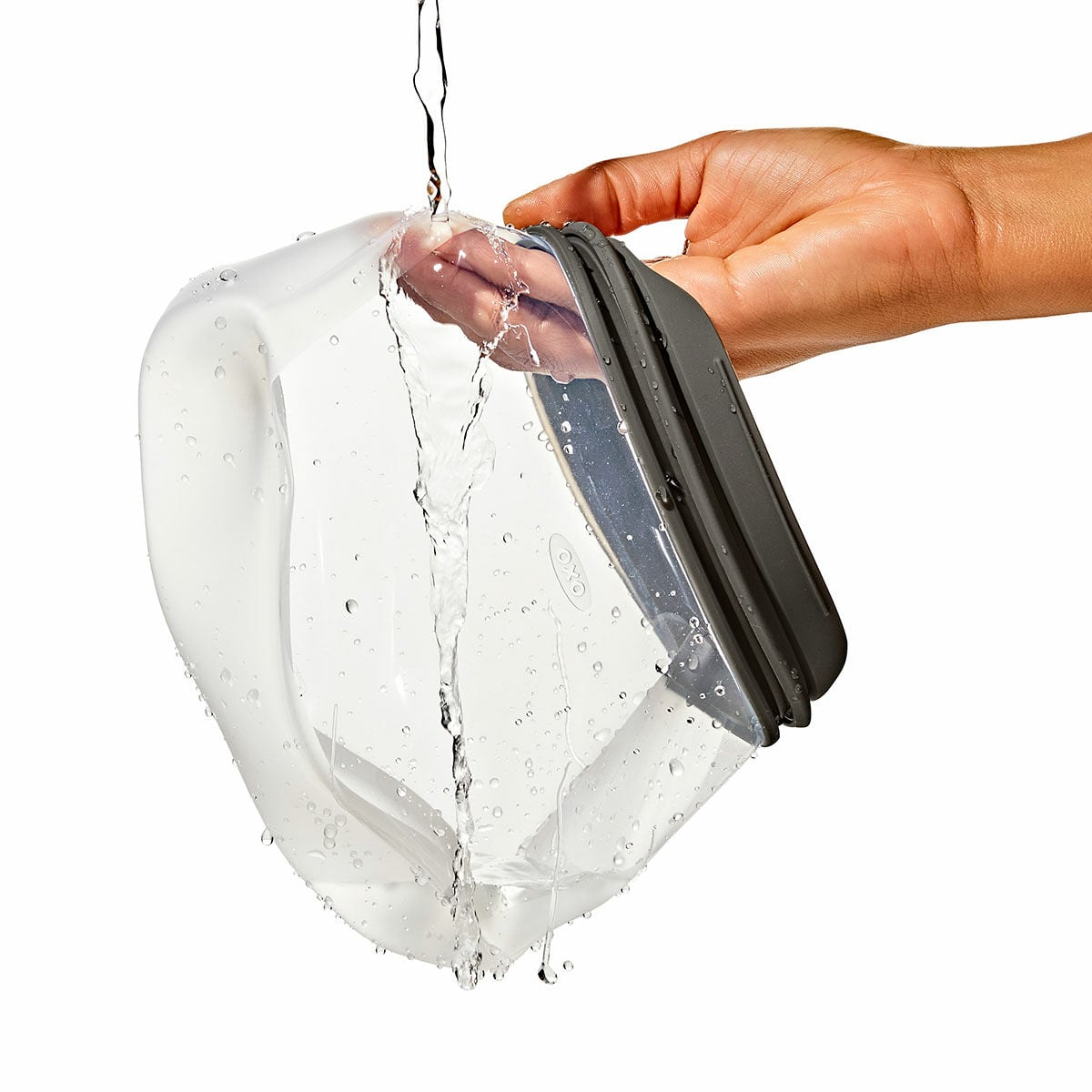 outdoor-silicone-reusable-stand-up-bag-quart-32-oz-o5 9112900_silicone_stand-up_quart_32oz_08.jpg