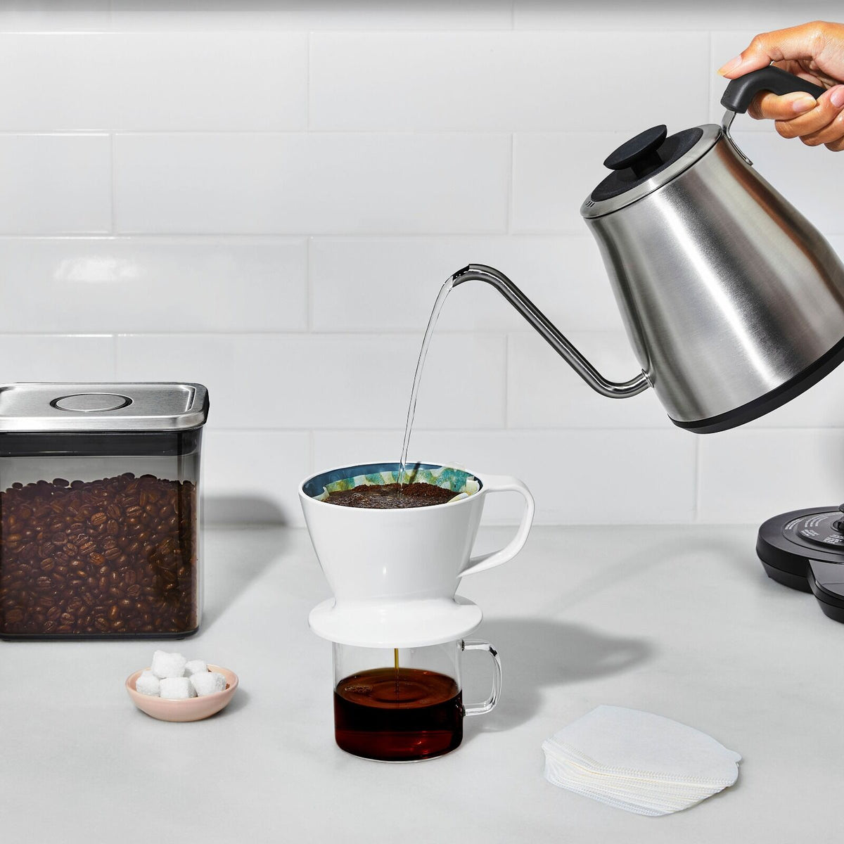 adjustable-temperature-pour-over-kettle-h3 brew_adjustabletemperaturekettle_8717100v2_06.jpg