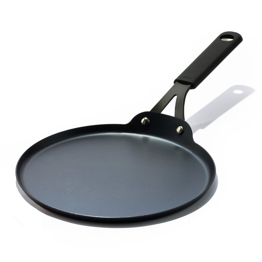 obsidian-carbon-steel-10-inch-crepe-pan-with-silicone-sleeve-d4 cc005102-001-1.jpg