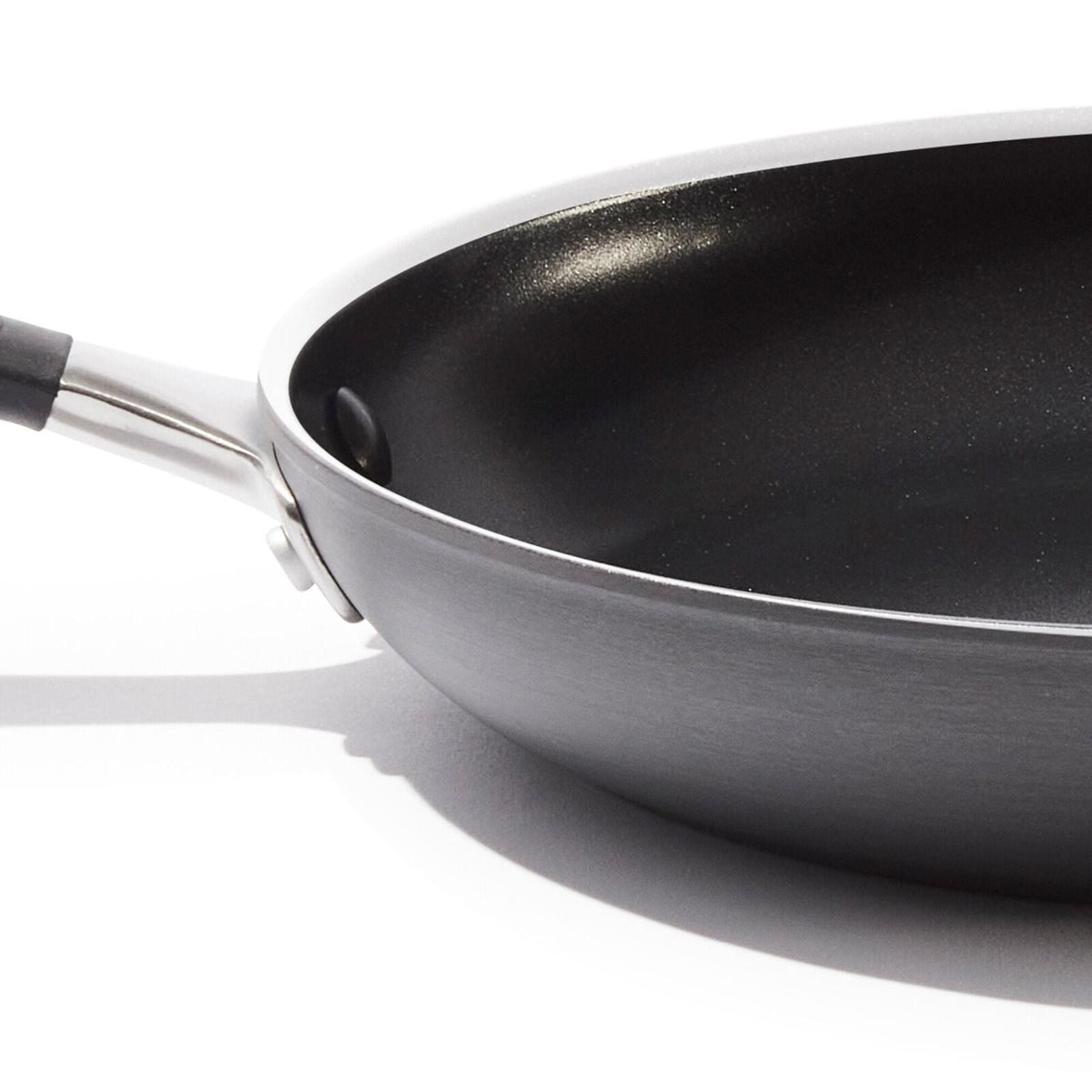 non-stick-pro-every-day-3-piece-frying-pan-set-c2 cc010474-001-oxo-non-stick-everyday-8-10-12-3-piece-open-frypan-set_pdp_07.jpg
