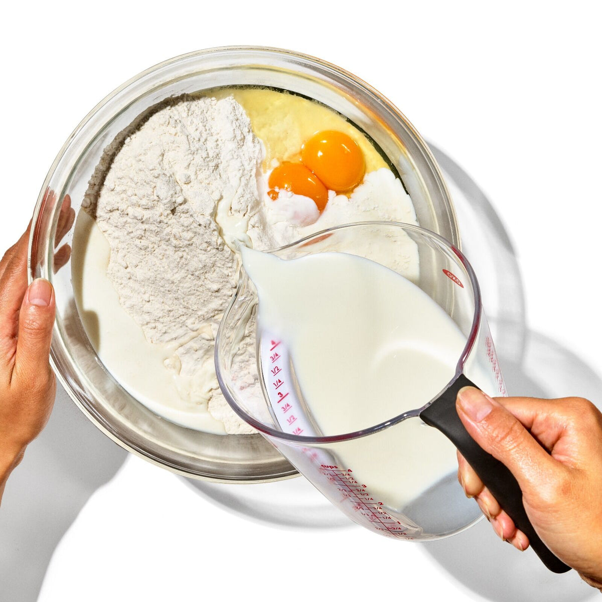 4-cup-angled-measuring-cup-v7 gg_1050030v6_4cupangledmeasuringcup_pdp_04.jpg
