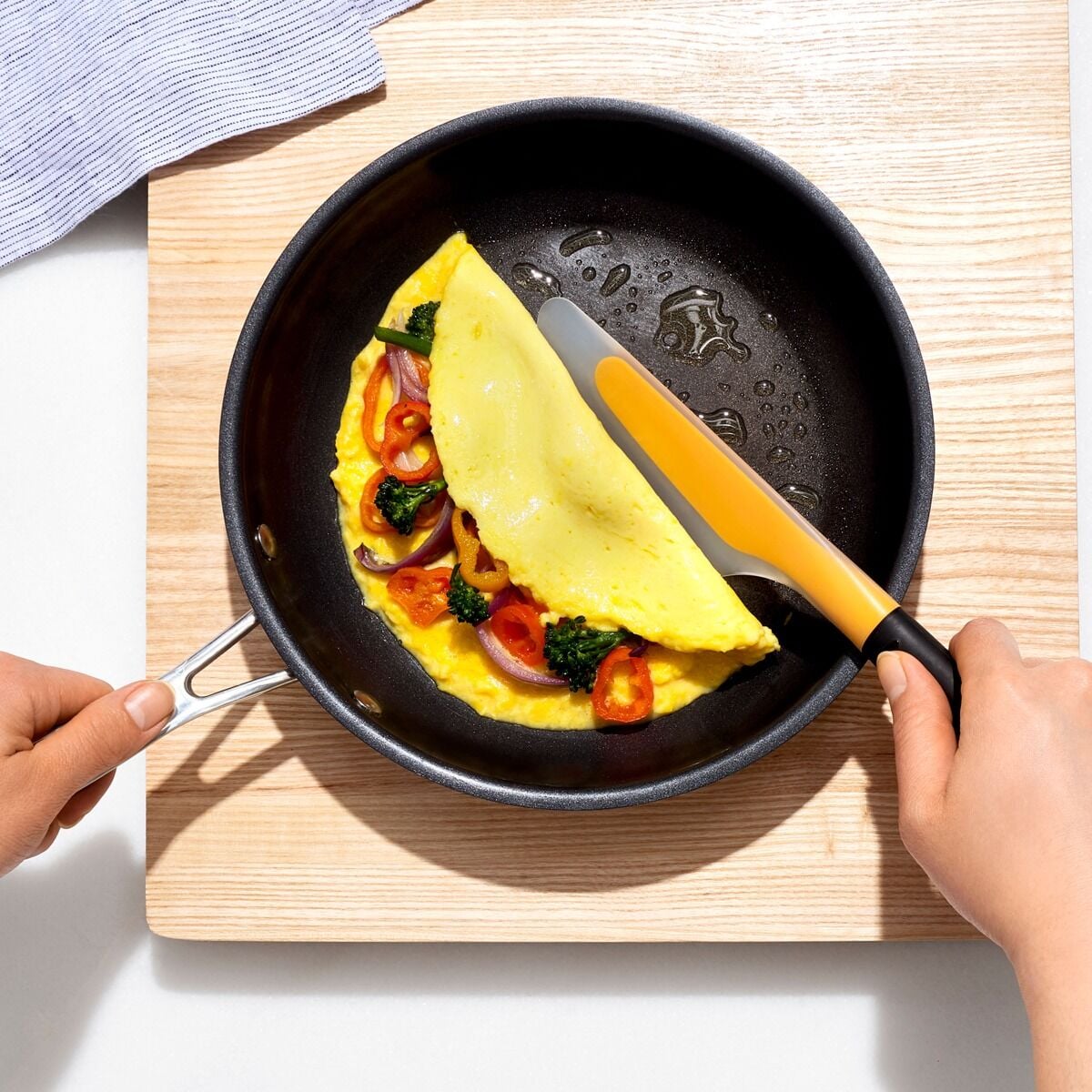 small-flip-and-fold-omelet-turner-v6 gg_11140800_4.jpg