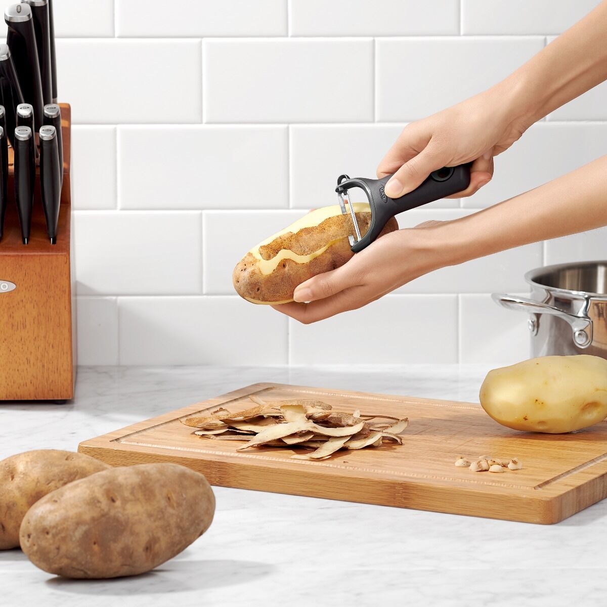 oxo-good-grips-prep-y-peeler-u5 gg_11258900-11244000-11244100_4_4.jpg