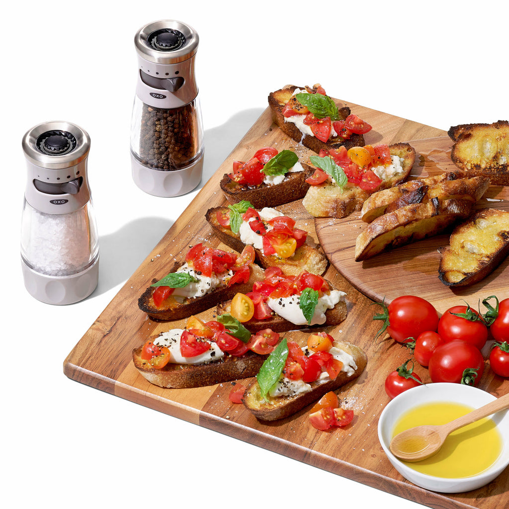 contoured-mess-free-salt-grinder-d6 gg_11312500_9a_w_rgb_1__1.jpg