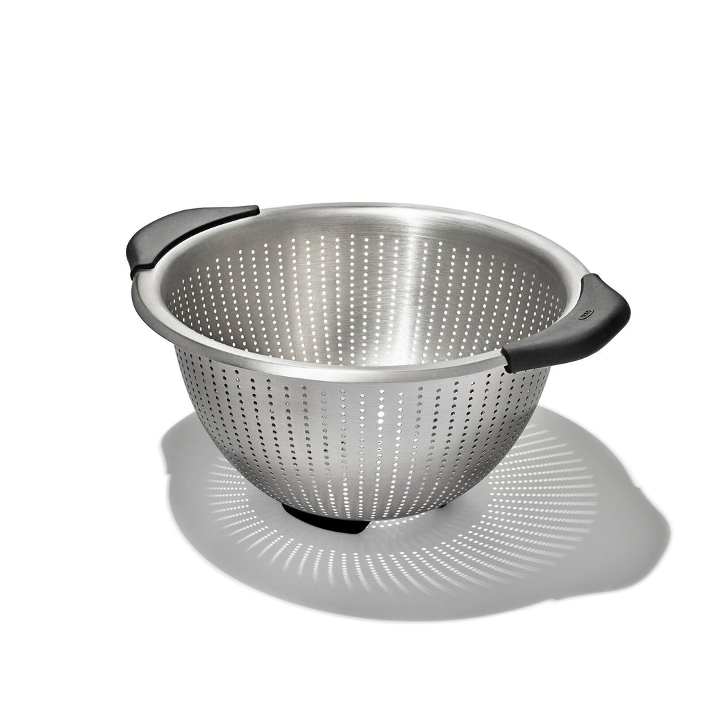 5-qt-stainless-steel-colander-o9 gg_11330900_stainlesssteelcolander5qt_02_rgb.jpg