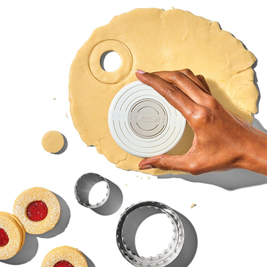 double-sided-cookie-and-biscuit-cutter-e9 gg_11360600_cookiecutterset_pdp_04.jpg