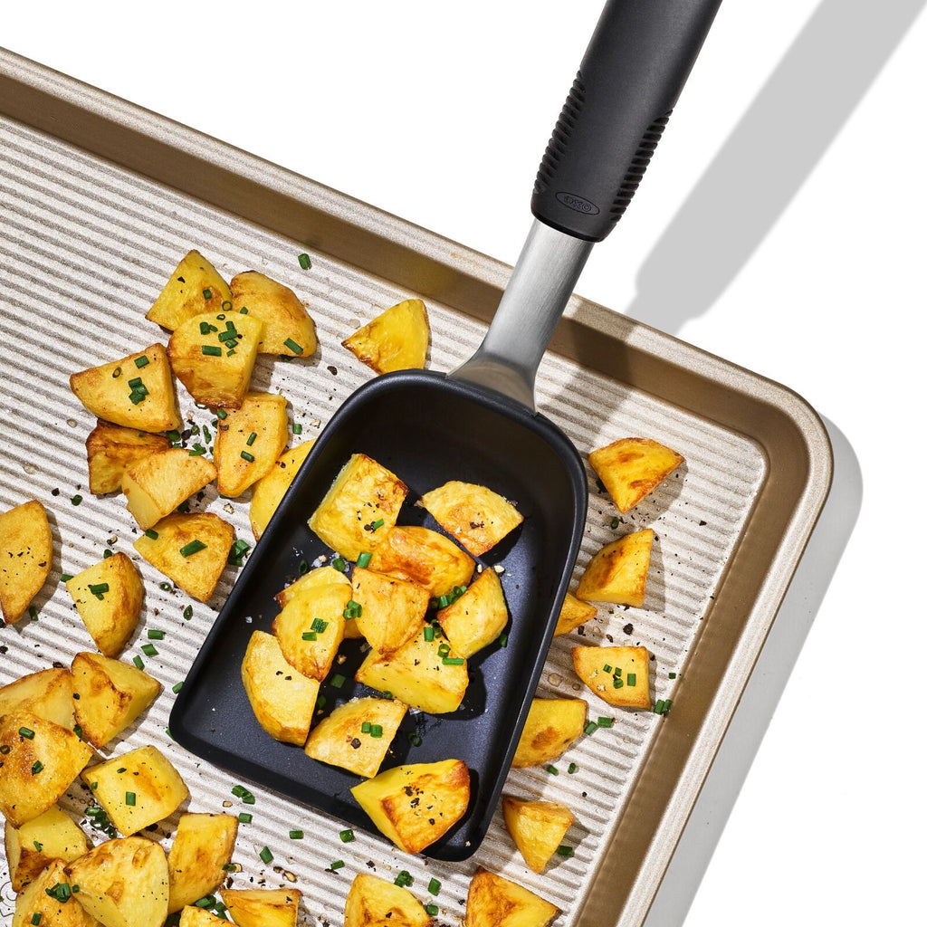sheet-pan-scoop-o2 gg_11375300_sheetpanscoop_pdp_01.jpg
