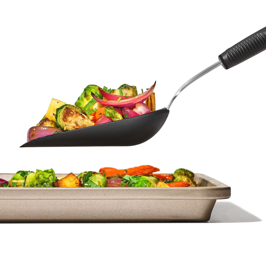 sheet-pan-scoop-o2 gg_11375300_sheetpanscoop_pdp_02.jpg