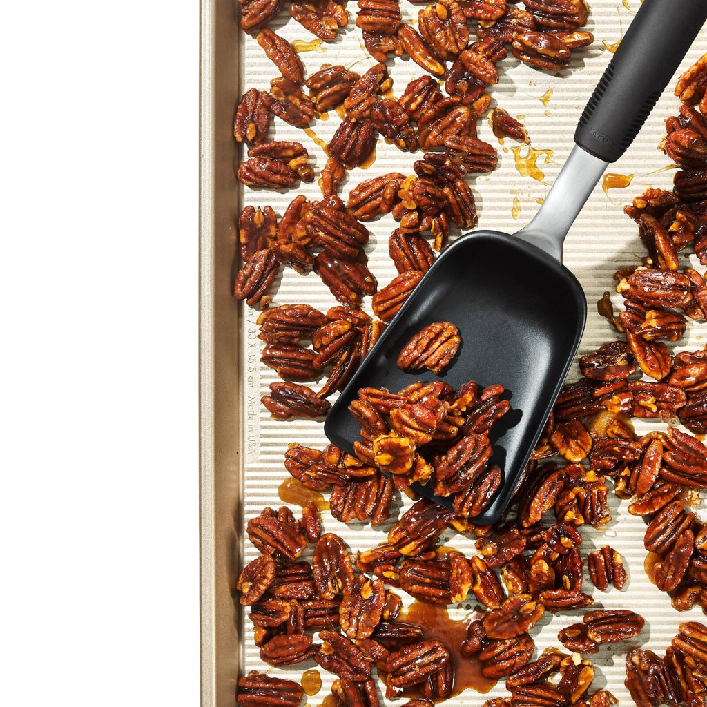 sheet-pan-scoop-o2 gg_11375300_sheetpanscoop_pdp_03.jpg