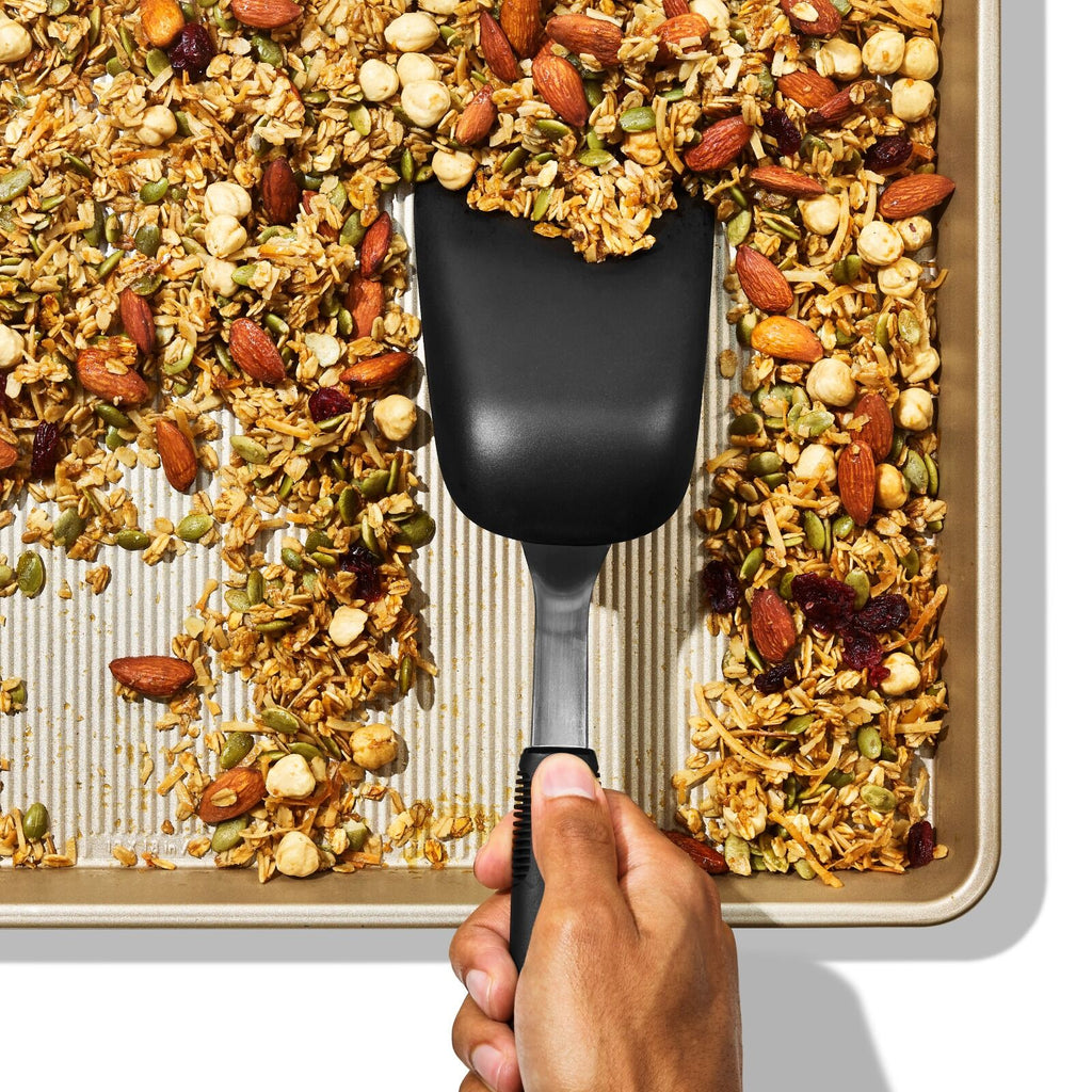 sheet-pan-scoop-o2 gg_11375300_sheetpanscoop_pdp_04.jpg