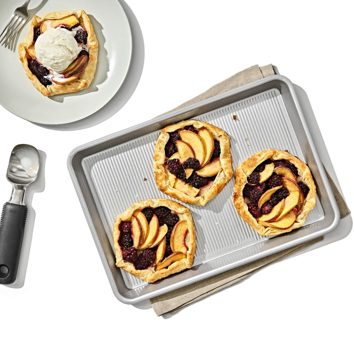 non-stick-pro-clear-coated-jelly-roll-pan-e5 gg_11435000_jelly-roll-pan_pdp_03_1_.jpeg