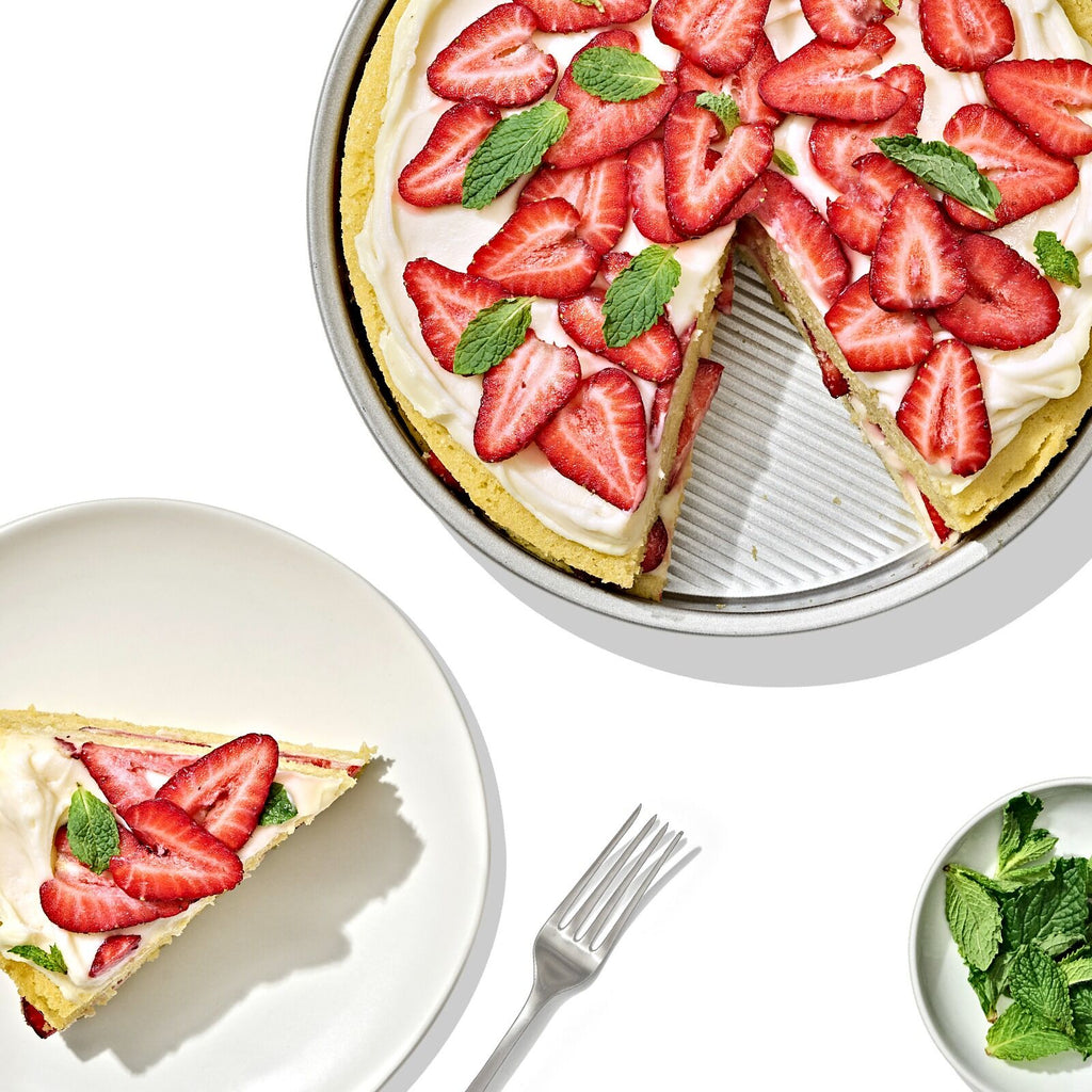 non-stick-pro-clear-coated-9in-round-cake-pan-u9 gg_11435100_9in-round-cake-pan_pdp_01.jpeg