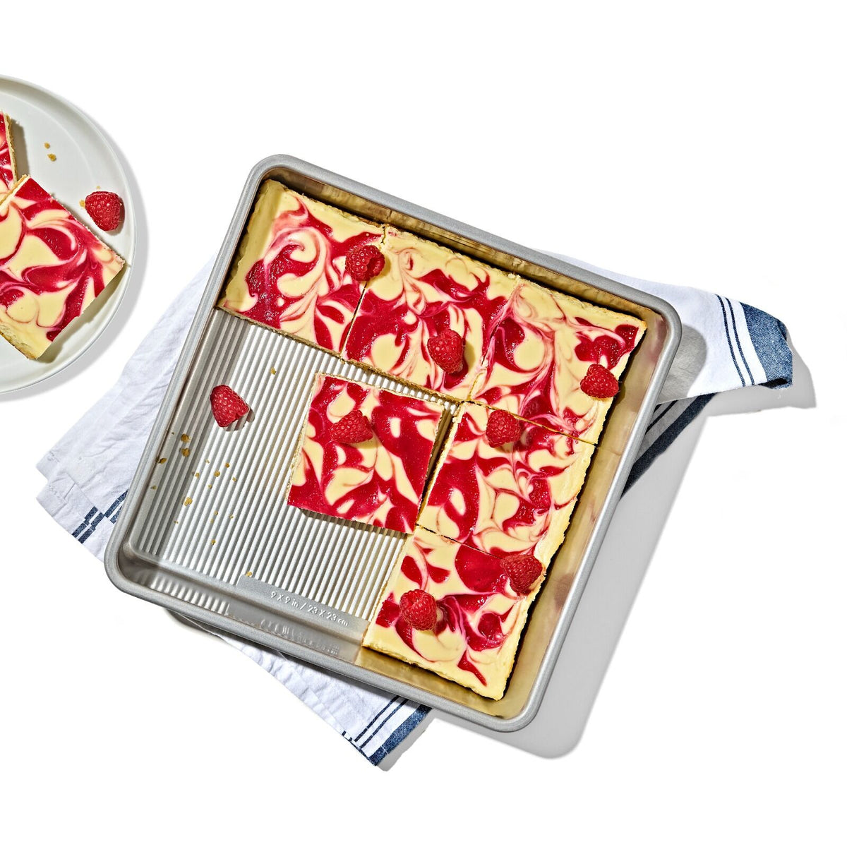 nonstick-pro-clear-coated-9in-square-cake-pan-b6 gg_11435200_9in-square-cake-pan_pdp_01.jpeg