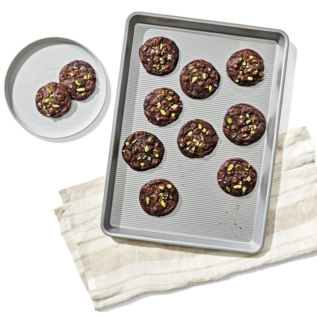 non-stick-pro-clear-coated-half-sheet-pan-j1 gg_11435300_half-sheet-pan_pdp_01.jpeg