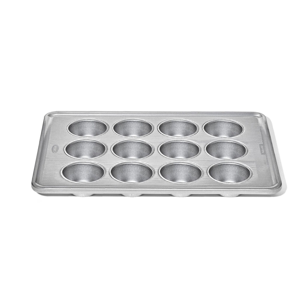 non-stick-pro-clear-coated-12-cup-muffin-pan-y6 gg_11435600_12-cup-muffin-pan_apdp_00_main.jpeg