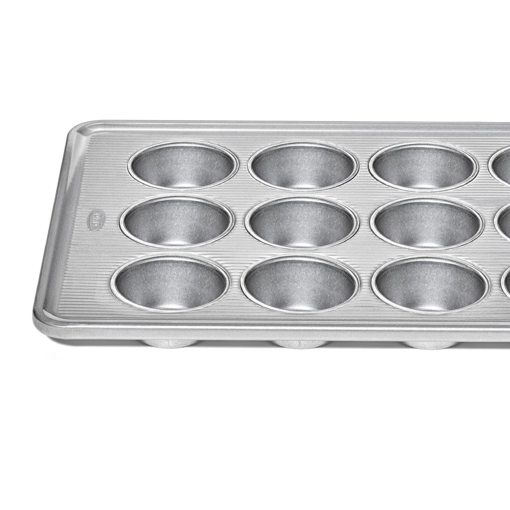 non-stick-pro-clear-coated-12-cup-muffin-pan-y6 gg_11435600_12-cup-muffin-pan_pdp_04.jpeg