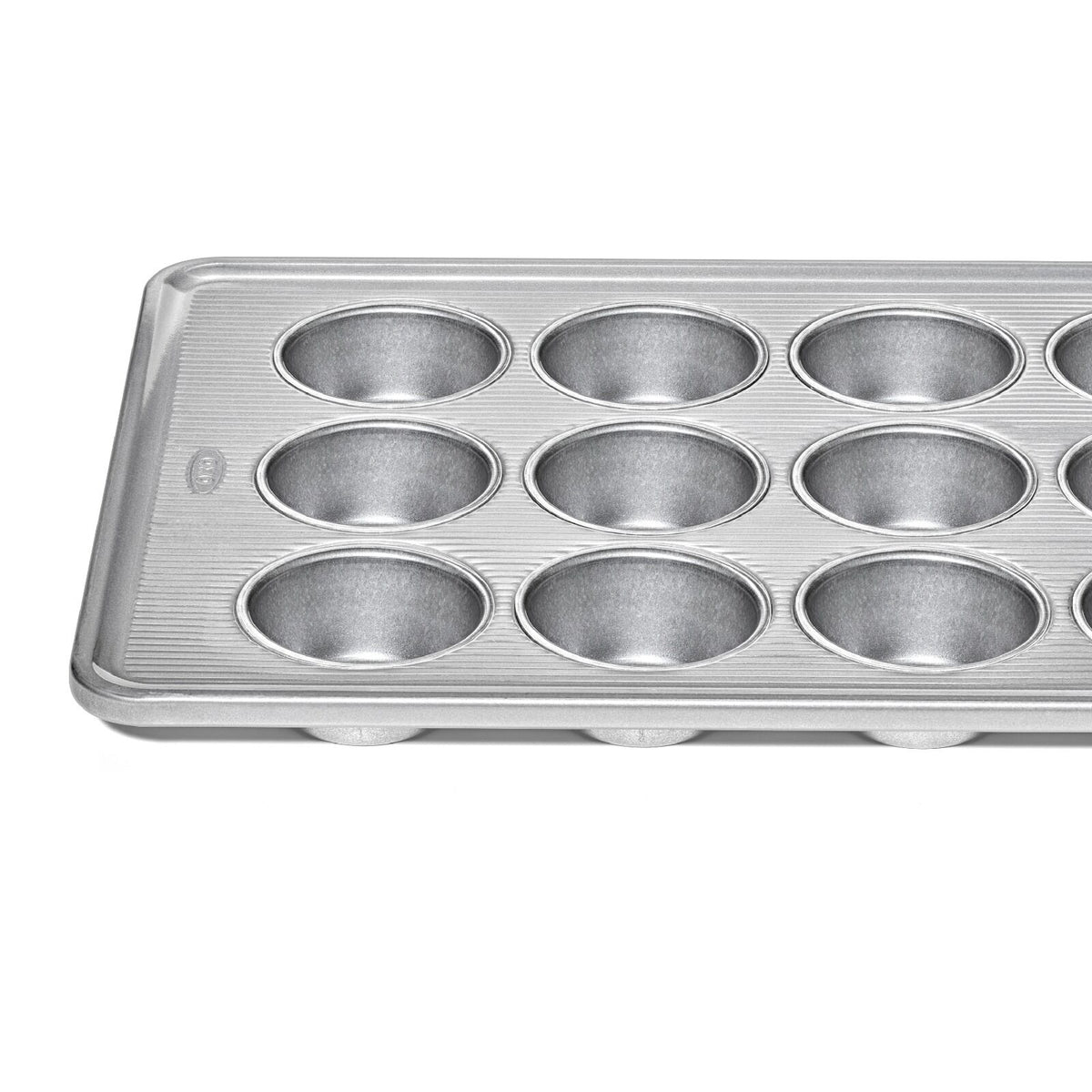 non-stick-pro-clear-coated-12-cup-muffin-pan-y6 gg_11435600_12-cup-muffin-pan_pdp_04.jpeg