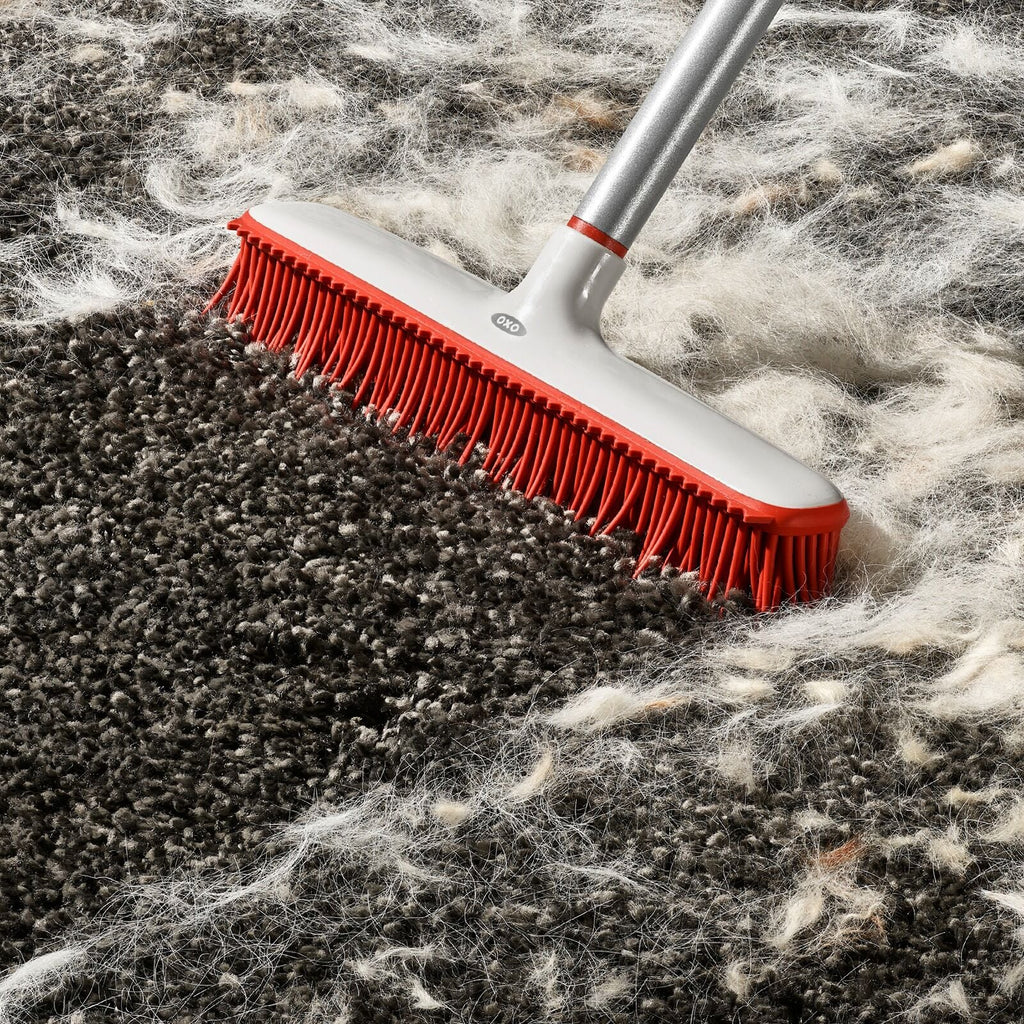 oxo-good-grips-fur-broom-x7 gg_12423000_fur-broom-compact_pdp_02.jpeg