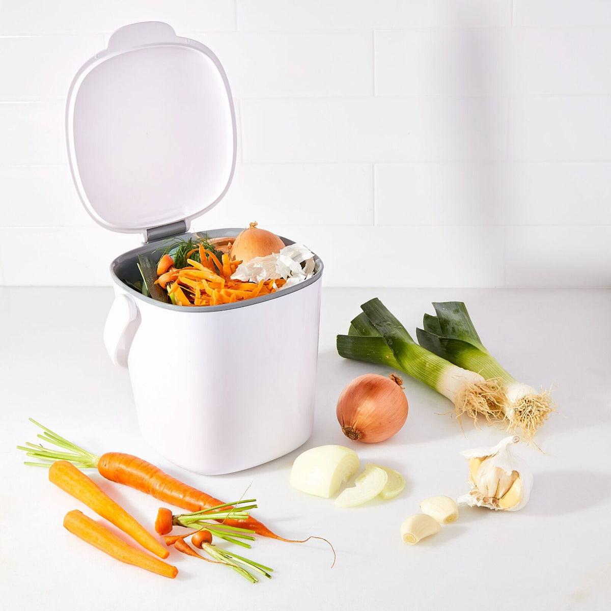 easy-clean-compost-bin-0-75-gal-o8 gg_13295800_9b_3.jpg