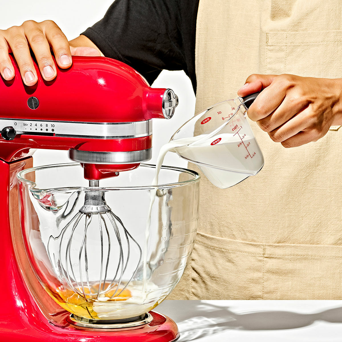 1-cup-angled-measuring-cup-q6 gg_70881v6_1cupangledmeasuringcup_02.jpg
