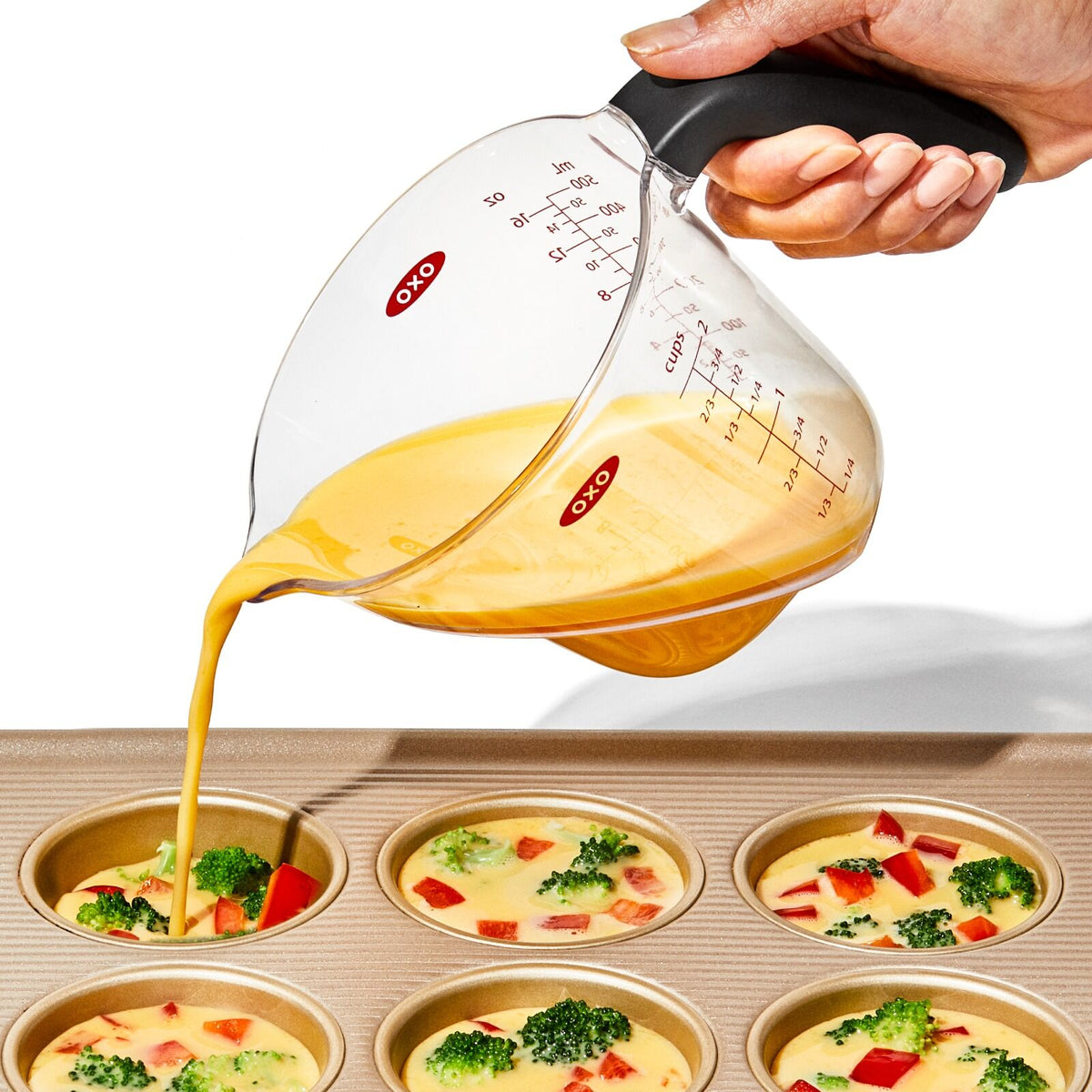 2-cup-angled-measuring-cup-q7 gg_70981v6_2cupangledmeasuringcup_pdp_05.jpg