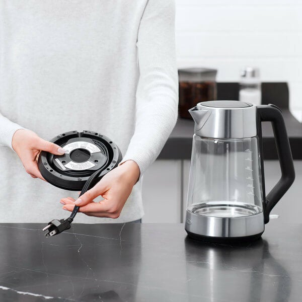 cordless-glass-electric-kettle-o4 lifestyle3.jpg