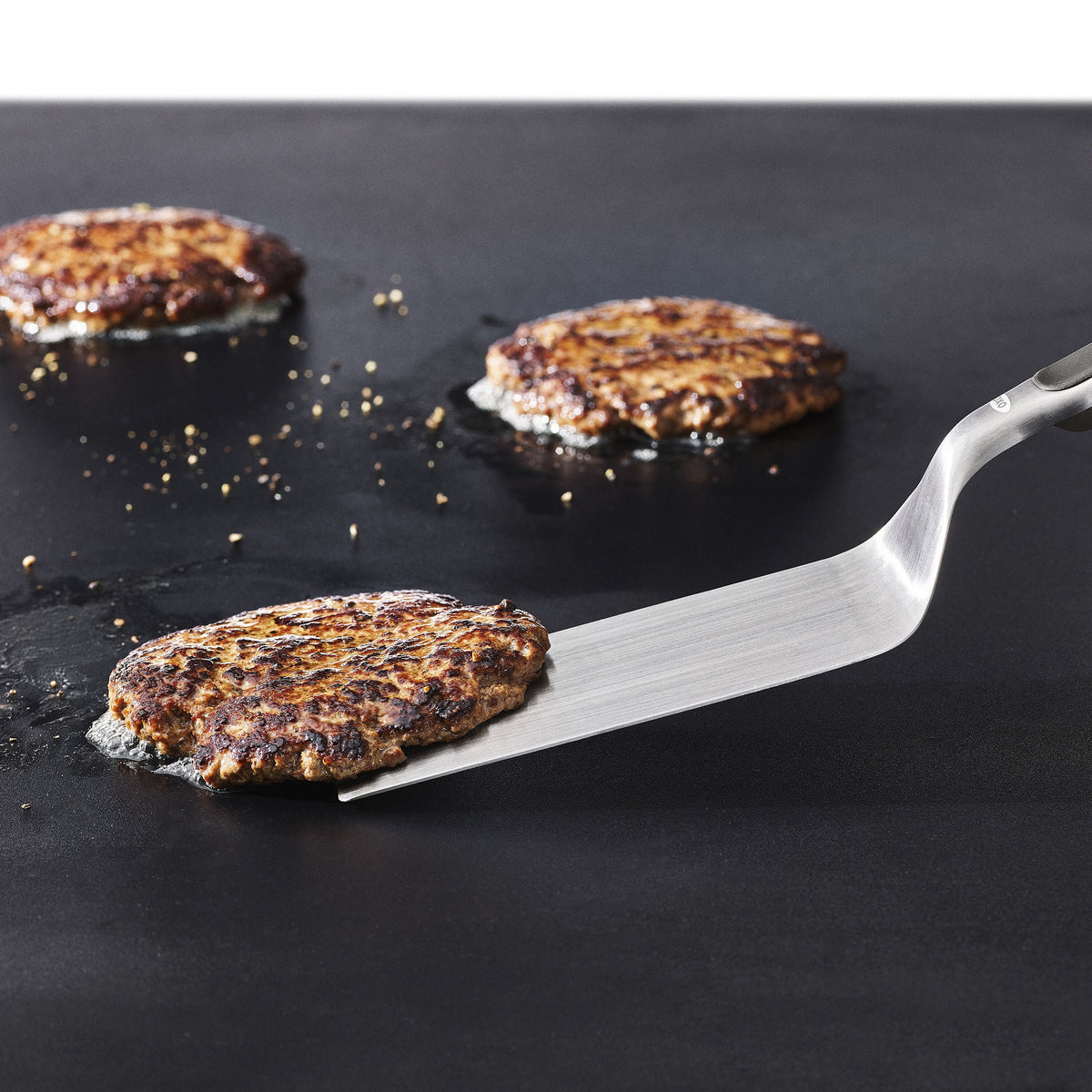 oxo-outdoor-griddle-turner-r1 od_9108400_071921_34_rgb.jpg
