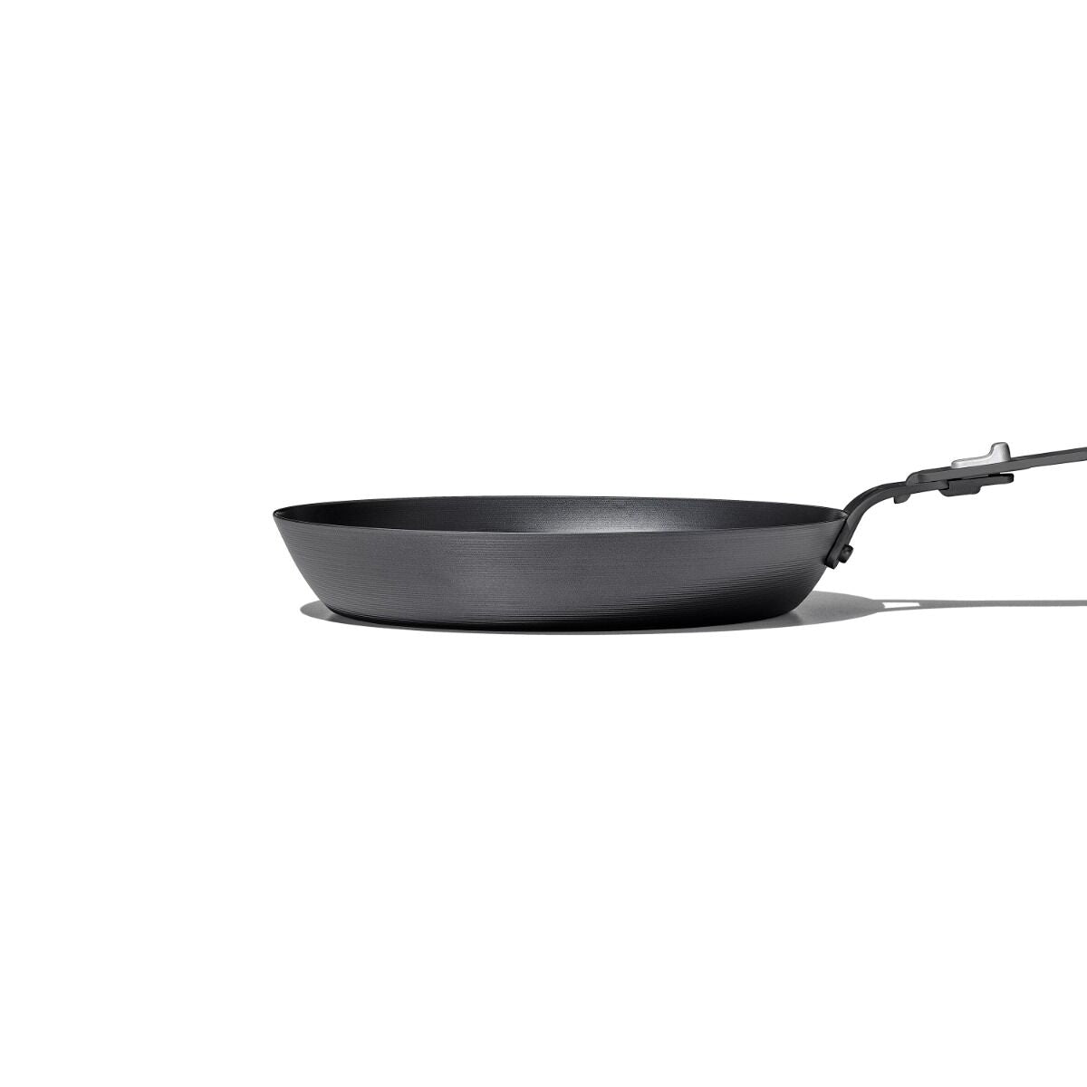 carbon-steel-with-removable-handle-10in-pan-m7 od__2059640001__10incarbonsteelpan_70_rgb.jpg