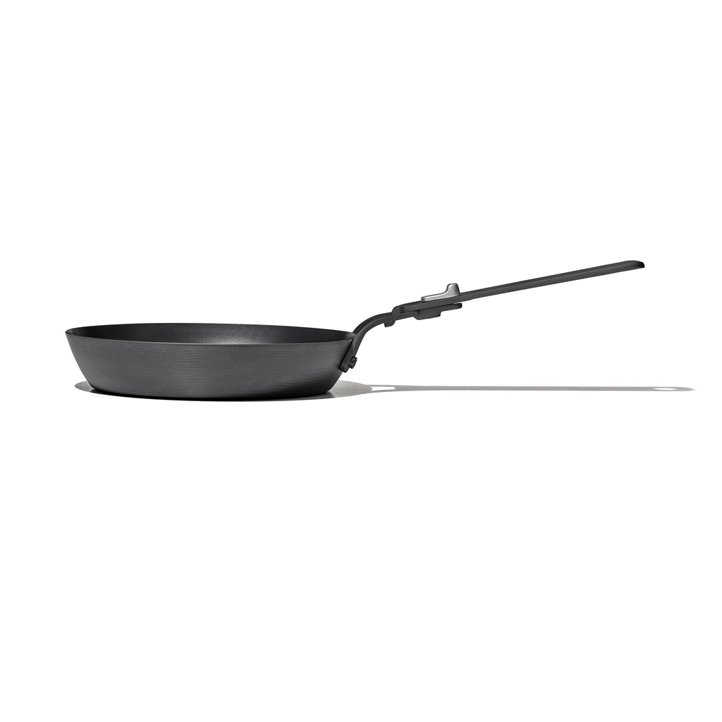 carbon-steel-with-removable-handle-8in-pan-a3 od__2059660001__8incarbonsteelpan_77_rgb.jpg