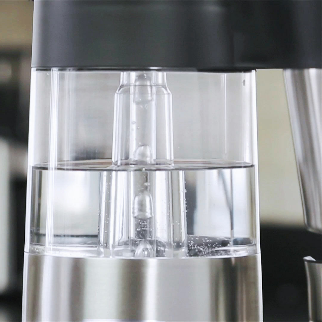 9-cup-coffee-maker-q8 on_8710100_water-tank_1.jpg