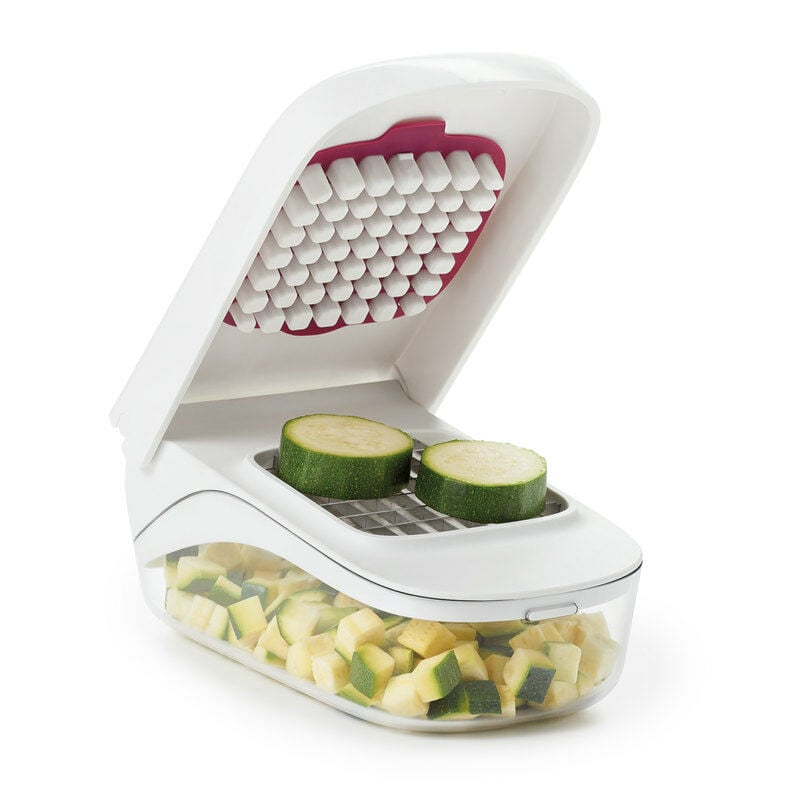 vegetable-chopper-with-easy-pour-opening-l9 onion_5.jpg