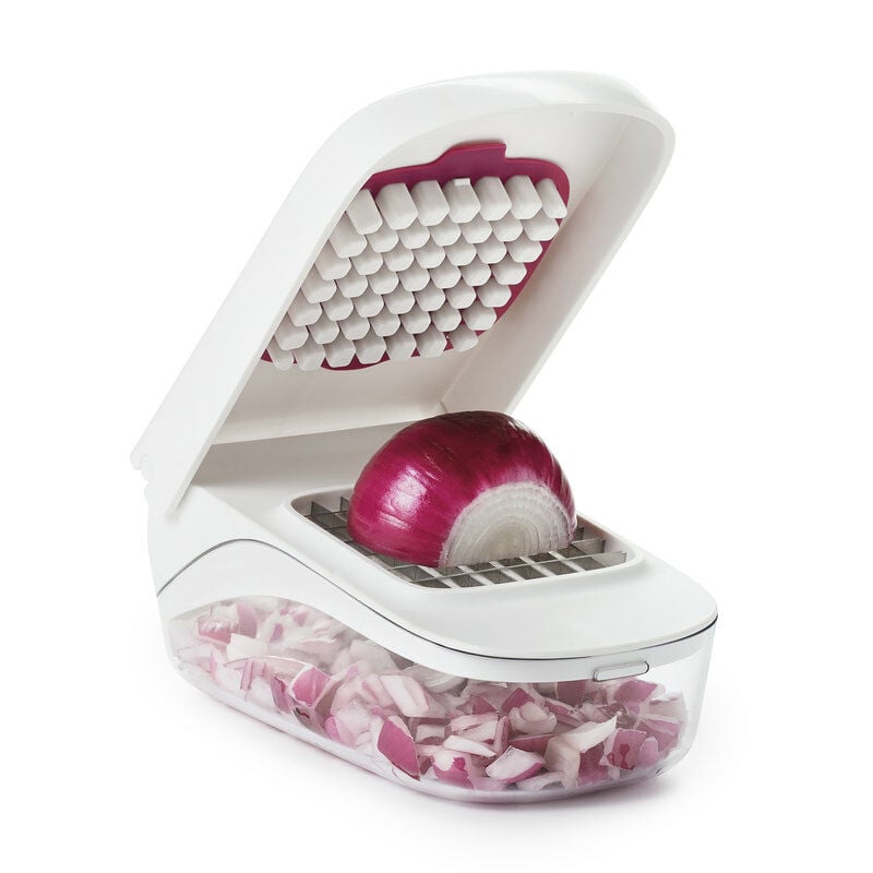 vegetable-chopper-with-easy-pour-opening-l9 onion_6.jpg
