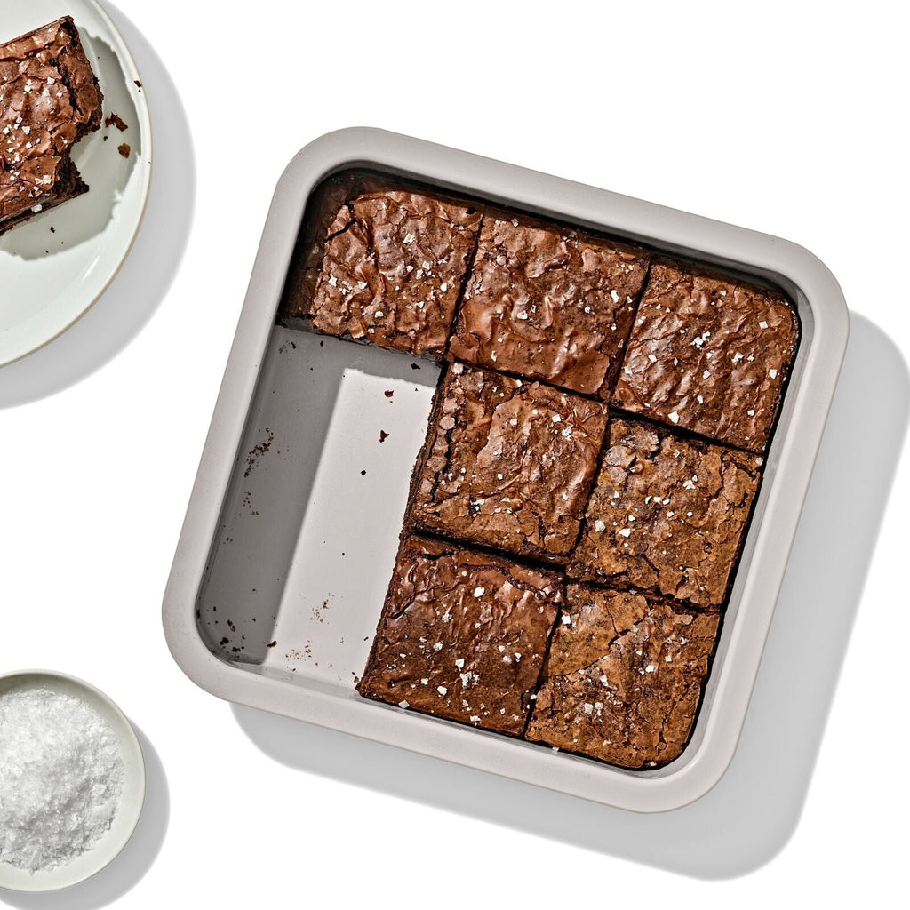 non-stick-pro-ceramic-coated-metal-bakeware-9-square-cake-pan-u8 oxo_9in-square-cake-pan_pdp_01.jpg