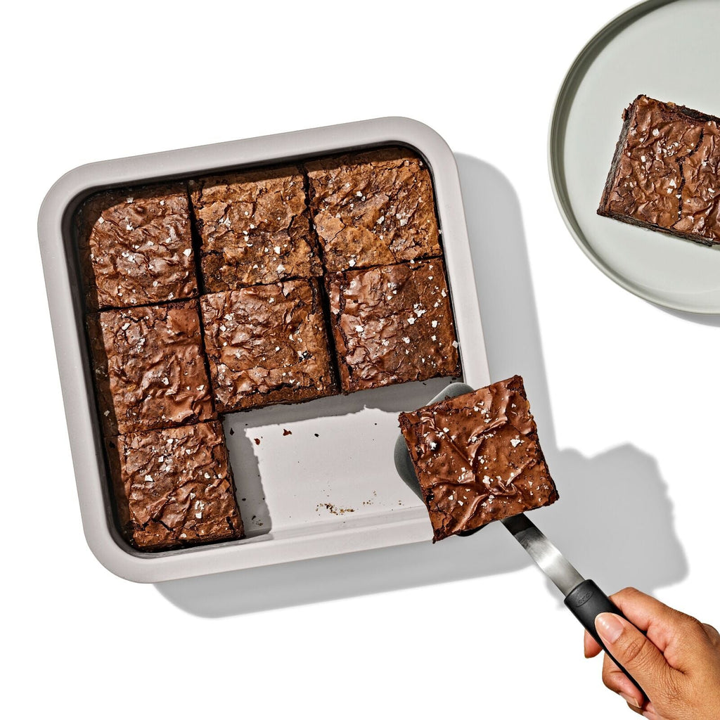 non-stick-pro-ceramic-coated-metal-bakeware-9-square-cake-pan-u8 oxo_9in-square-cake-pan_pdp_03.jpg