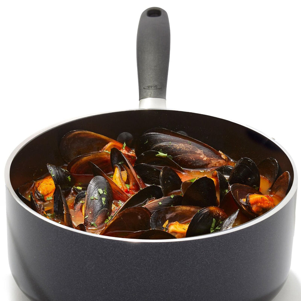 non-stick-pro-every-day-1-6-qt-saucepan-with-lid-n0 oxo_cc010467-001_nonstick-everyday-1p6qt-saucepan_pdp_05.jpg