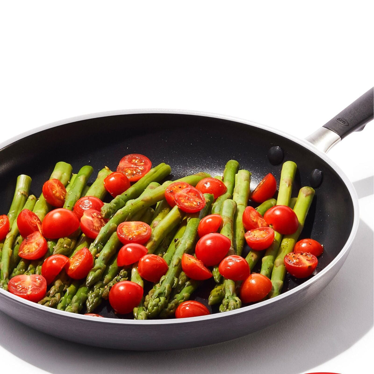 non-stick-pro-every-day-12-inch-frypan-with-lid-t2 oxo_cc010471-001_nonstick-everyday-12in-fry-pan-w-lid_pdp_03.jpg
