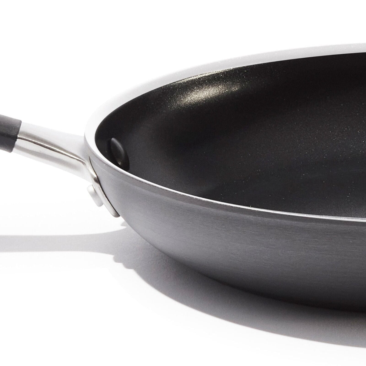 non-stick-pro-every-day-2-piece-frypan-set-x4 oxo_cc010473-001_nonstick-everyday-2pc-fry-pan-set_pdp_07.jpg