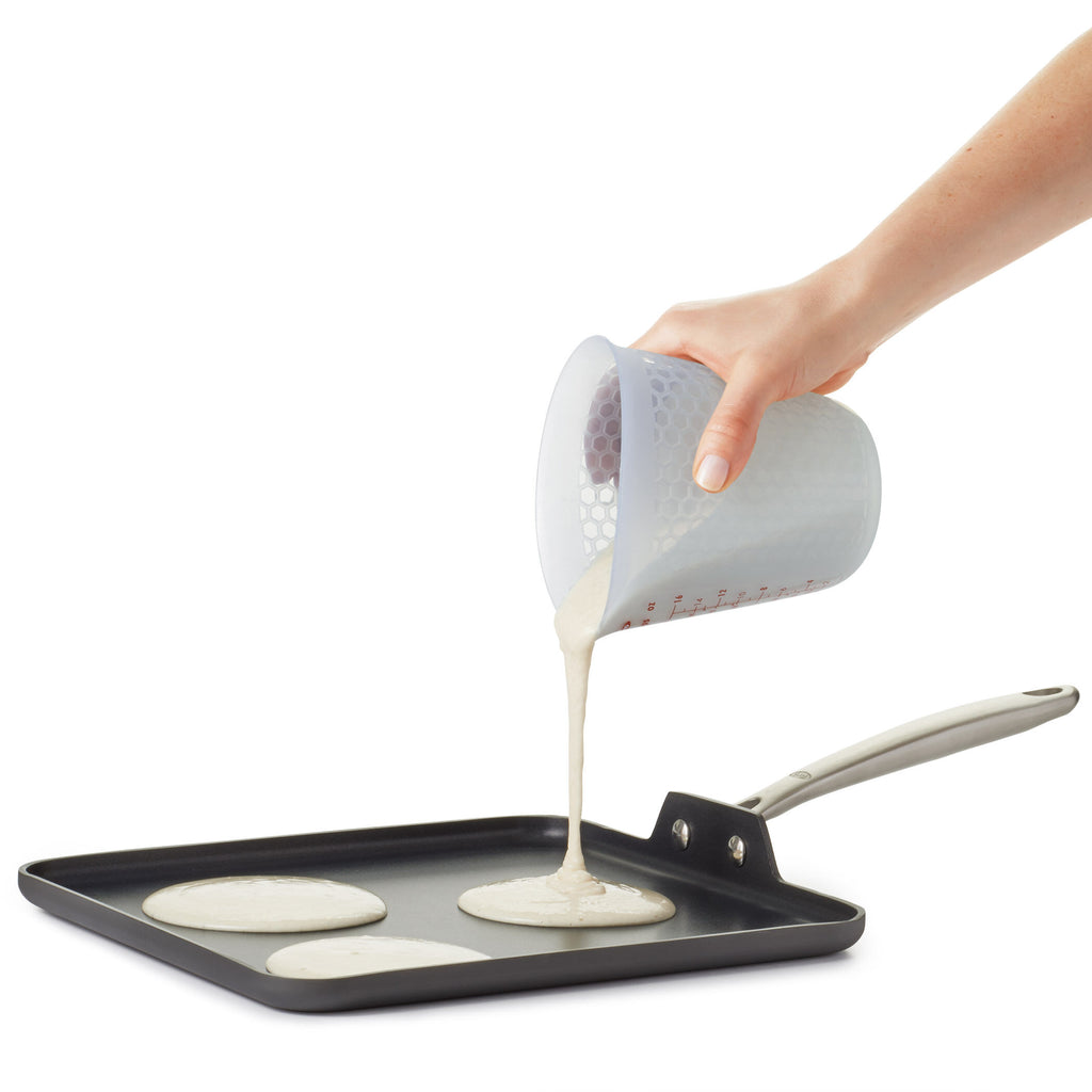 2-cup-squeeze-and-pour-silicone-measuring-cup-o7 oxo_good_grips_silicone_measuring_cup_-_batter.jpg