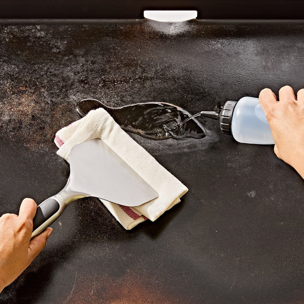 griddle-scraper-r3 oxo_griddle-scraper_pdp_01.jpeg