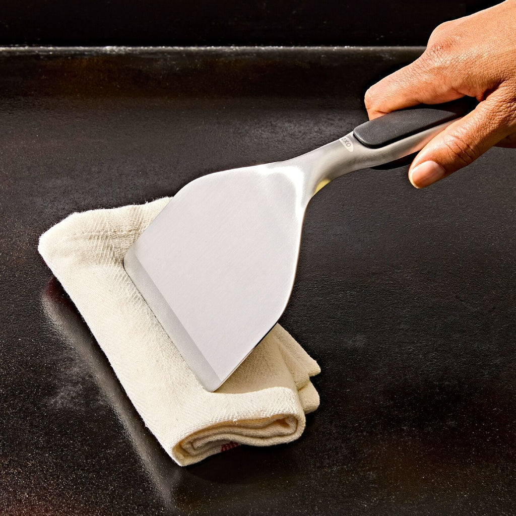 griddle-scraper-r3 oxo_griddle-scraper_pdp_04.jpeg