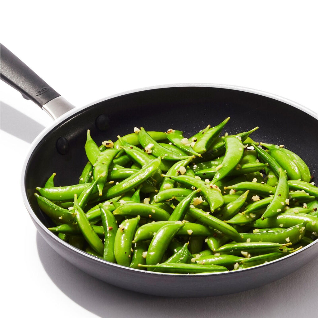 non-stick-pro-every-day-10-inch-fry-pan-g9 oxo_nonstick-everyday-10in-12in-fry-pan_snap-peas_pdp_07.jpg