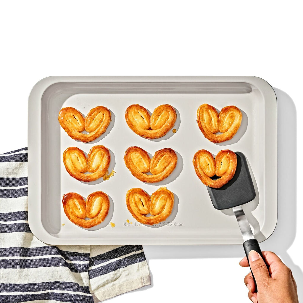 non-stick-pro-ceramic-coated-metal-bakeware-quarter-sheet-pan-storm-blue-n0 oxo_quarter-sheet-pan_pdp_03.jpg